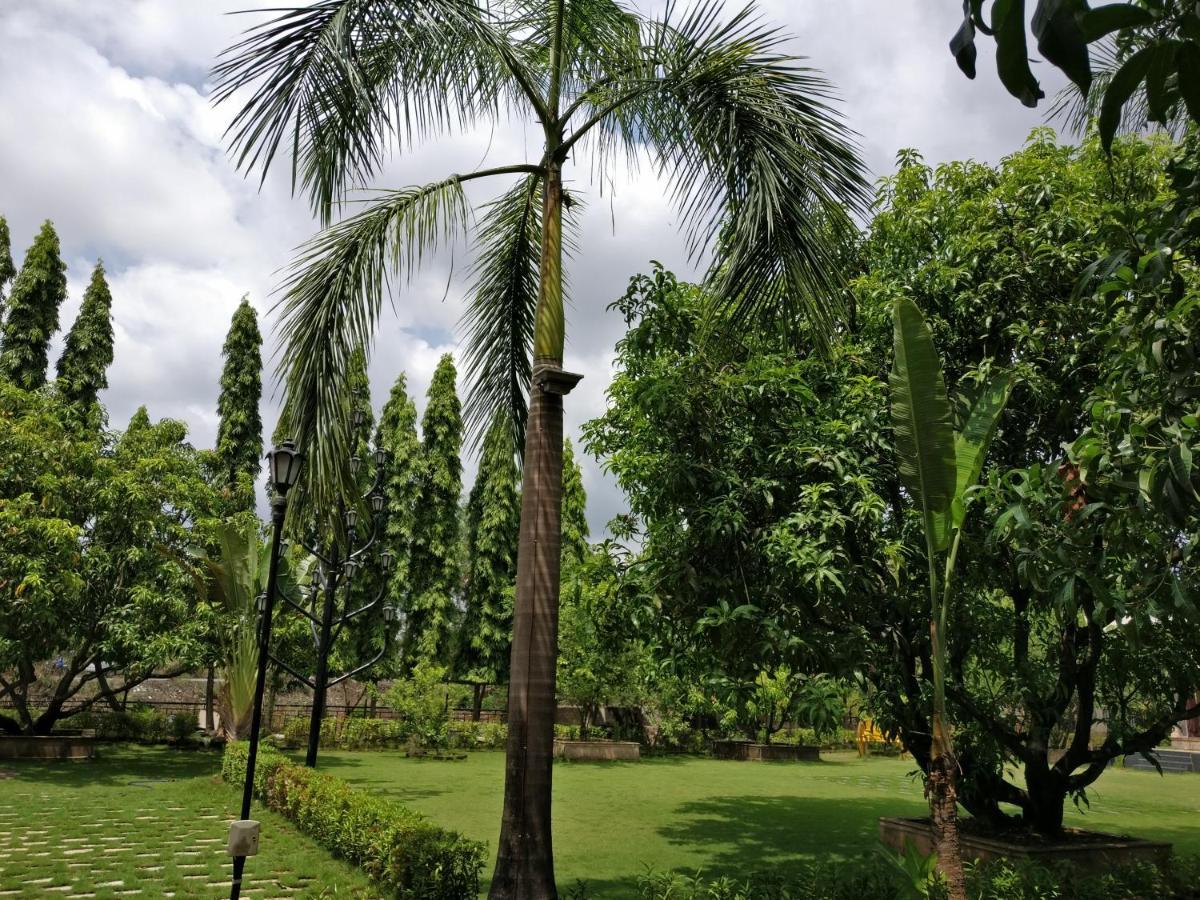 נאווי מומבאי Pushp Vatika Resort & Lawns מראה חיצוני תמונה