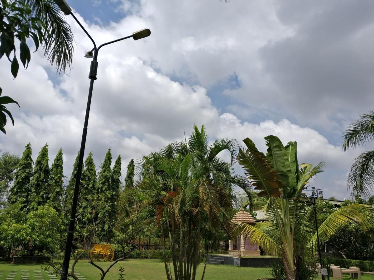 נאווי מומבאי Pushp Vatika Resort & Lawns מראה חיצוני תמונה