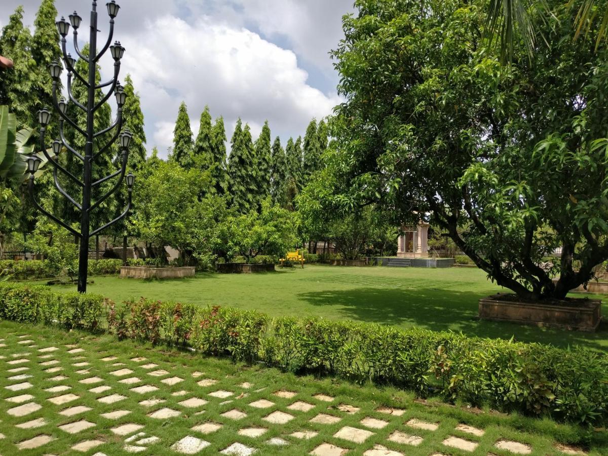 נאווי מומבאי Pushp Vatika Resort & Lawns מראה חיצוני תמונה