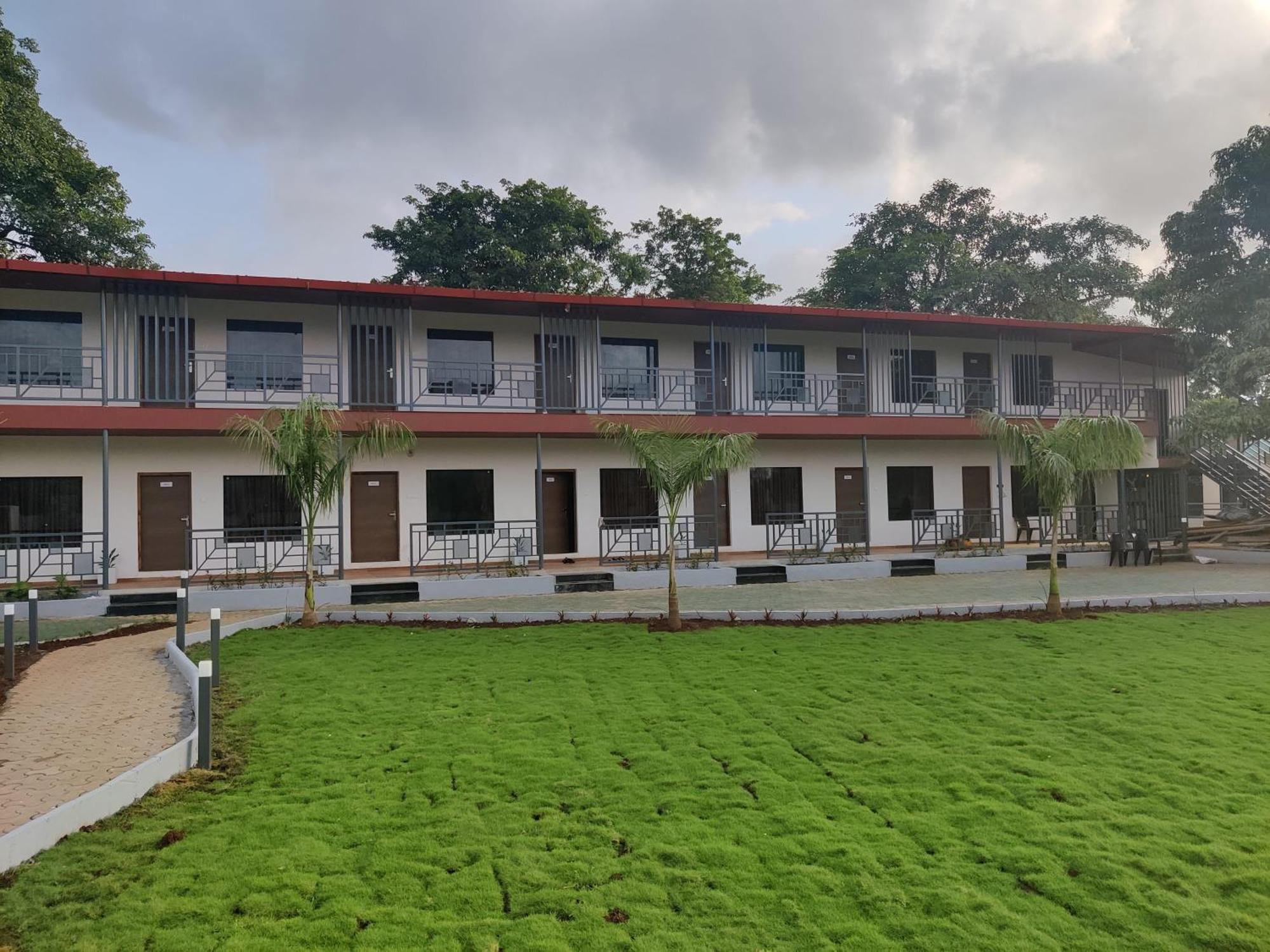 נאווי מומבאי Pushp Vatika Resort & Lawns מראה חיצוני תמונה