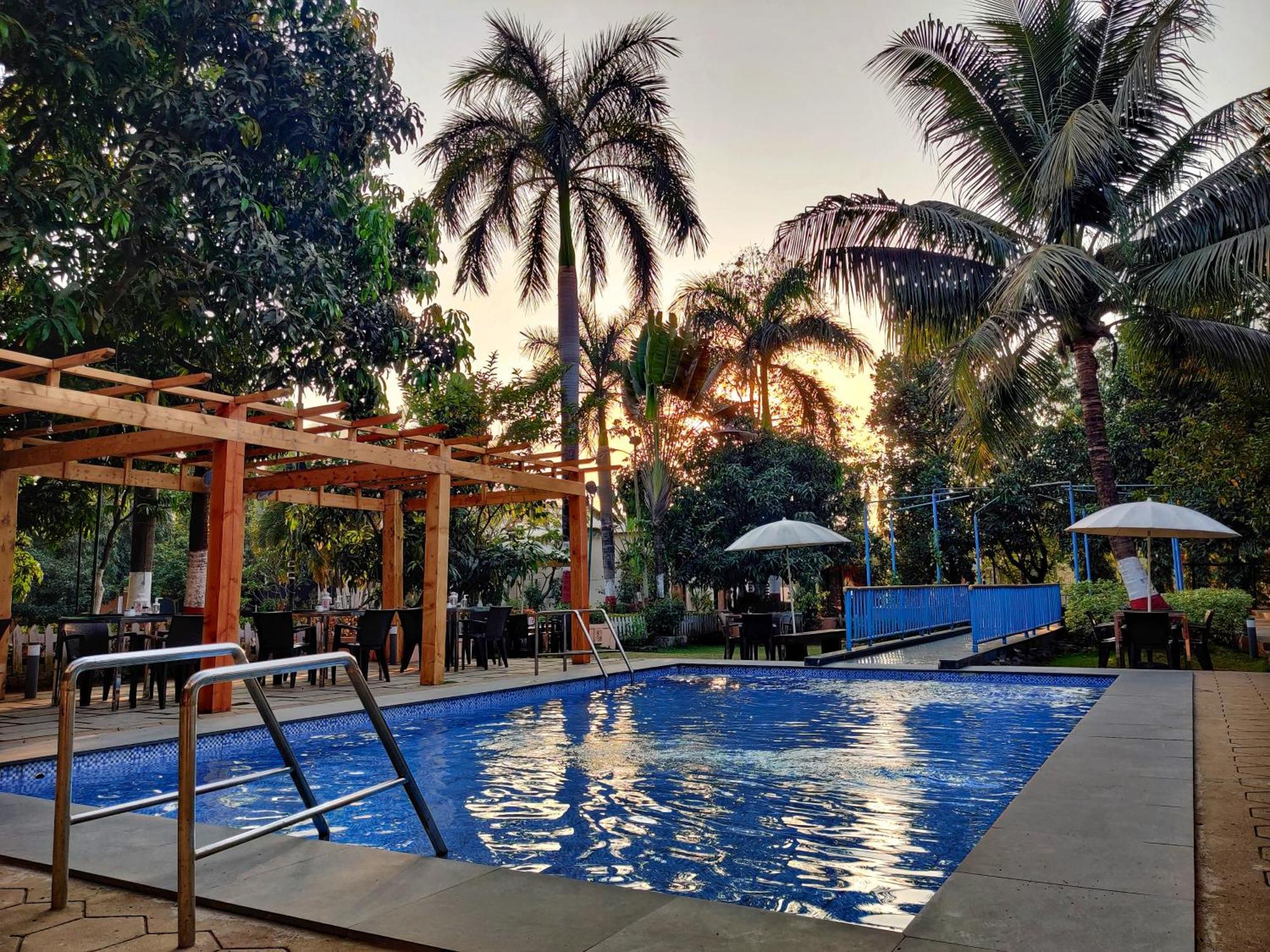 נאווי מומבאי Pushp Vatika Resort & Lawns מראה חיצוני תמונה
